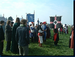 Der da rechts im Bild kriegt gleich wieder die Lffel lang gezogen